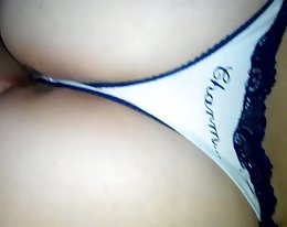 Aikuinen pariskunta vittu puuta. julkista alastomuutta