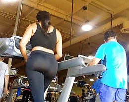 mummo ja kolme nuorta miestä