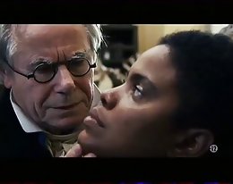 Nadya ja hänen mies on makuuhuoneessa ja keskustella hänen