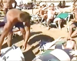 Pornotähti Ariel suunniteltu karmiininpunaista live-kameroita sex machine