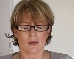 UK granny fucked nuori poika hänen Puutarha