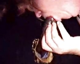 aikuinen saa niin kuuma ja hikinen