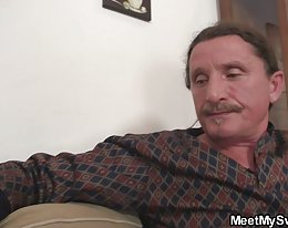 Kuuma Babes imee kukko