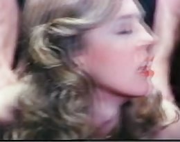 MILF osoittaa hänen pillua