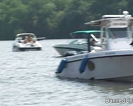 Nuoret sex osapuolten - threeway takaa orgasmeja